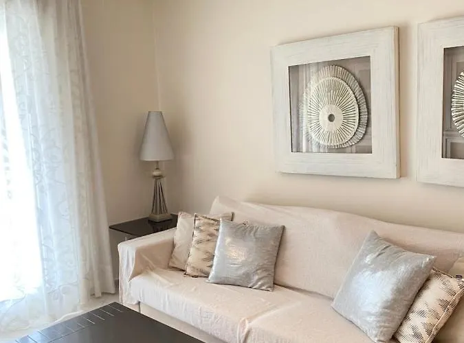Elegant 2-Bedroom Apartment In Benidorm With Private Pool And Scenic Garden Views