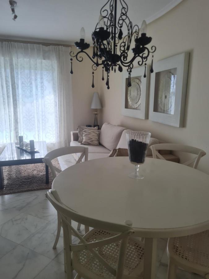 Apartment Elegant 2-bedroom In Benidorm With Private Pool And Scenic Garden Views Cala de Finestrat