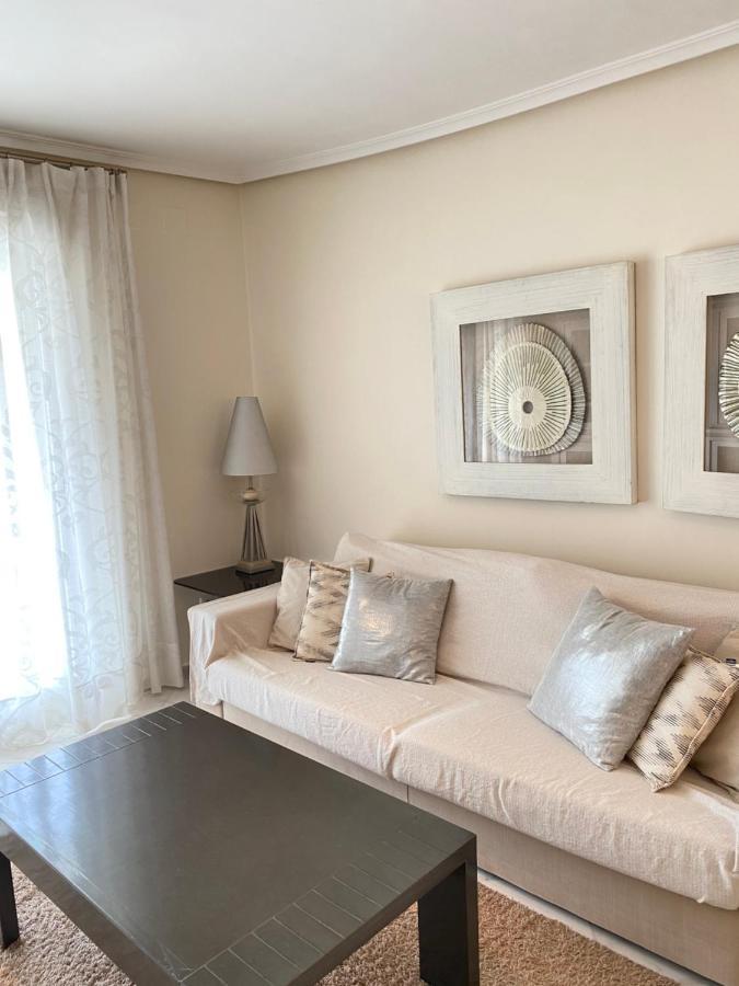 Apartment Elegant 2-bedroom In Benidorm With Private Pool And Scenic Garden Views Cala de Finestrat